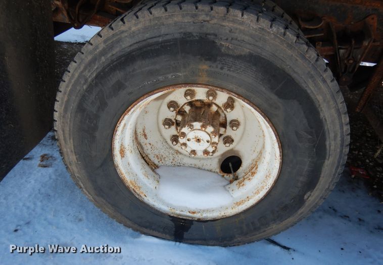 image for item DH8899 1995 International 4700  dump flatbed truck