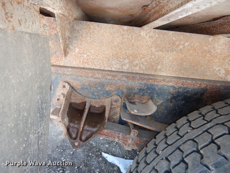 image for item DH8899 1995 International 4700  dump flatbed truck