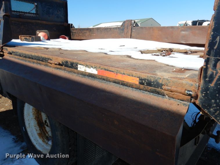 image for item DH8899 1995 International 4700  dump flatbed truck