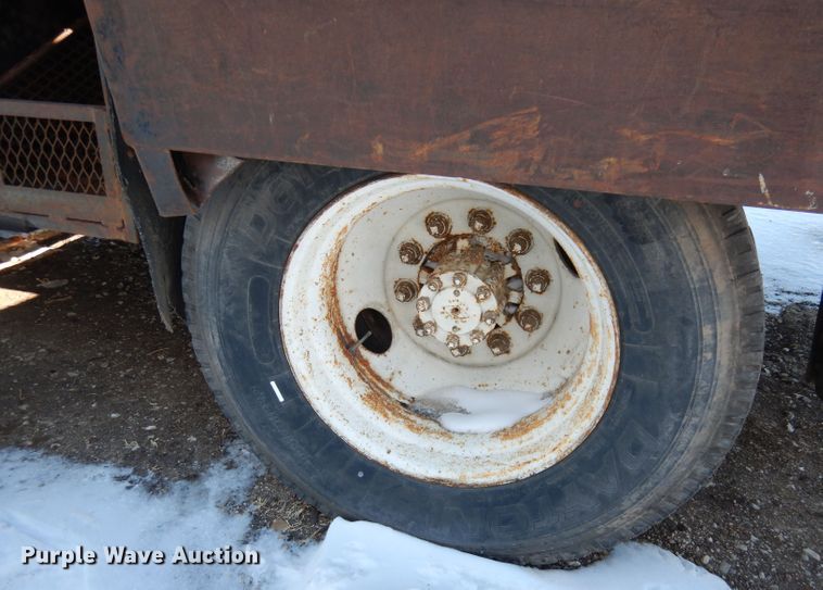 image for item DH8899 1995 International 4700  dump flatbed truck