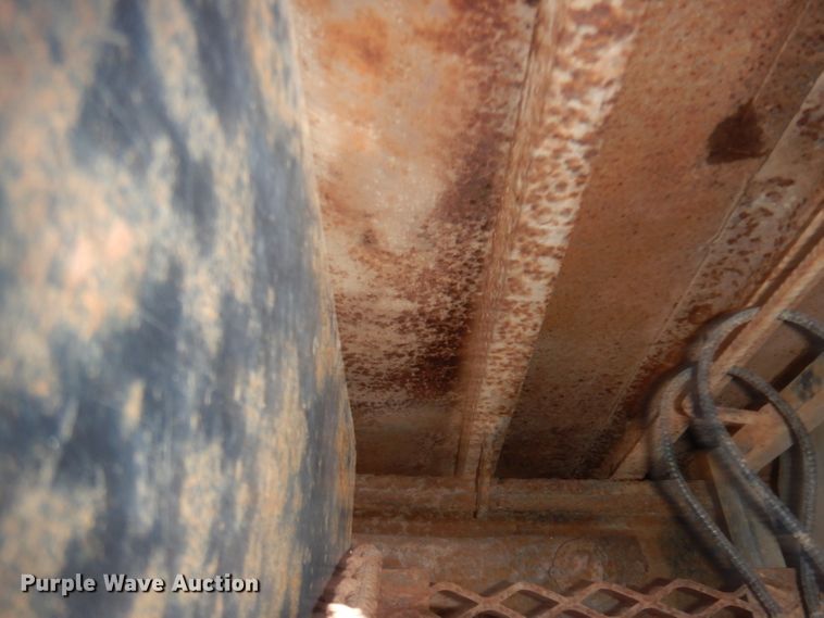 image for item DH8899 1995 International 4700  dump flatbed truck