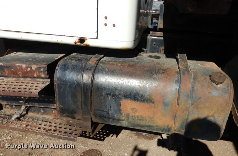 image for item DH8899 1995 International 4700  dump flatbed truck