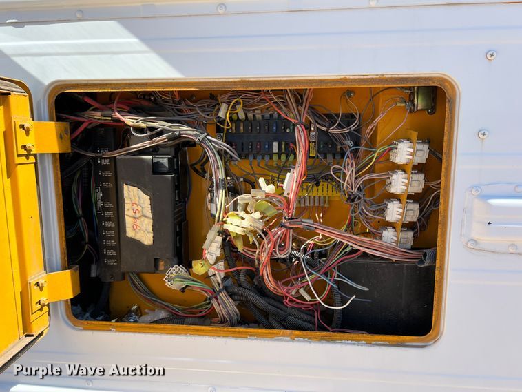 image for item DJ7713 1999 Amtran Genesis  school bus