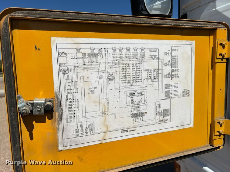 image for item DJ7713 1999 Amtran Genesis  school bus