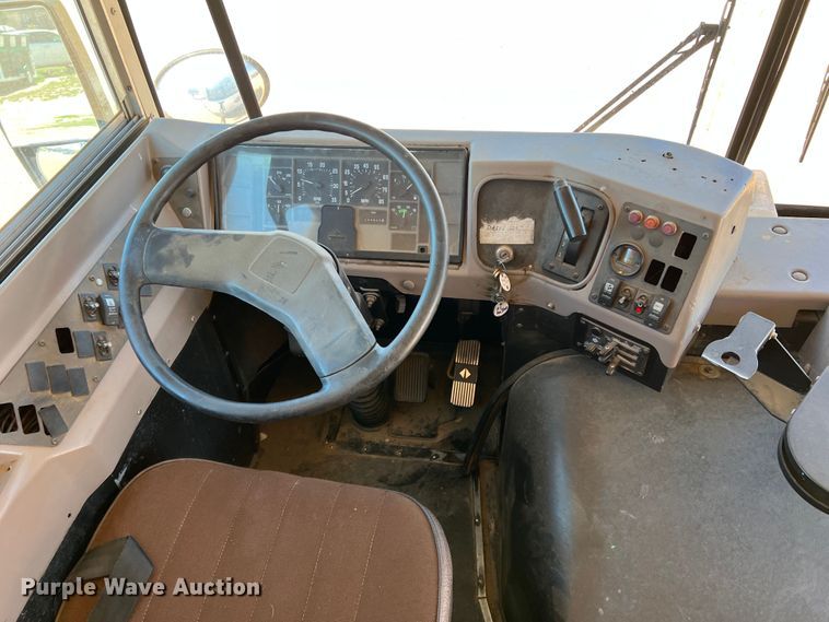 image for item DJ7713 1999 Amtran Genesis  school bus