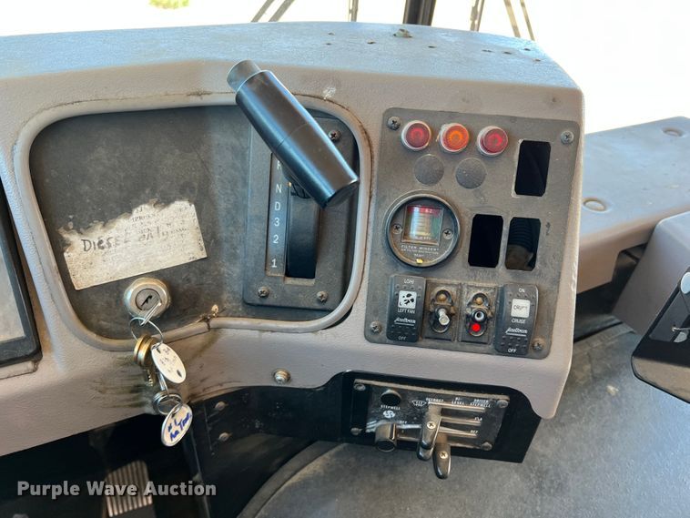 image for item DJ7713 1999 Amtran Genesis  school bus