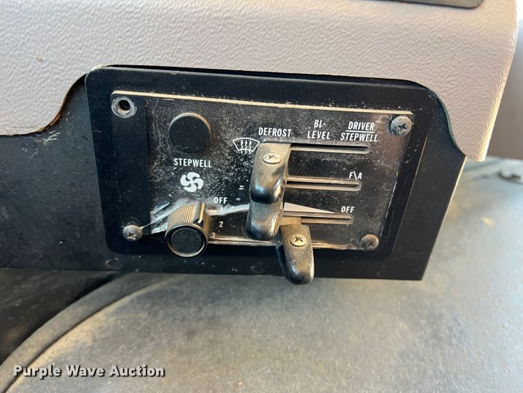 image for item DJ7713 1999 Amtran Genesis  school bus