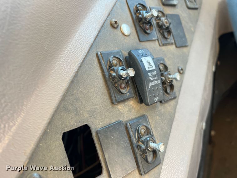 image for item DJ7713 1999 Amtran Genesis  school bus