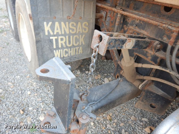 image for item DM3205 2006 GMC C8500  dump truck