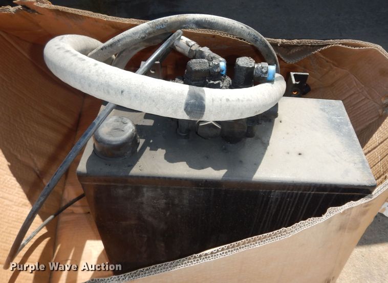 image for item DM3222 2012 Morgan  dump flatbed