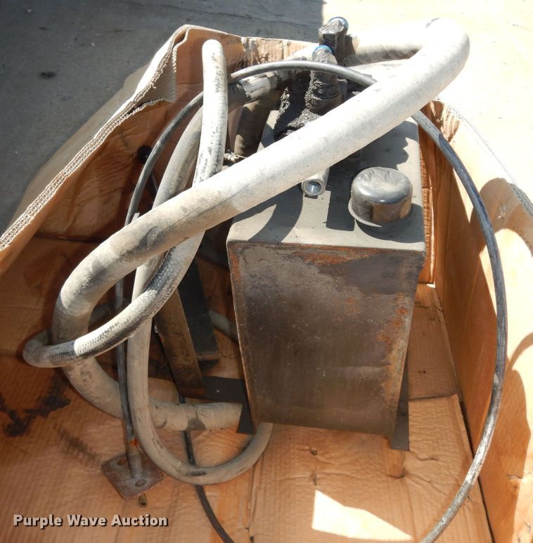 image for item DM3222 2012 Morgan  dump flatbed