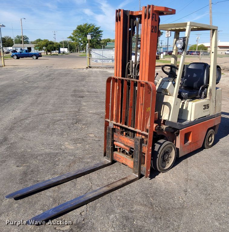 image for item DN6863 Nissan 35  forklift