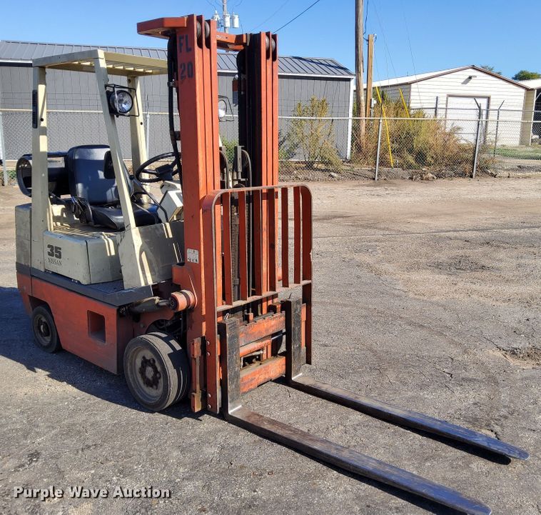image for item DN6863 Nissan 35  forklift