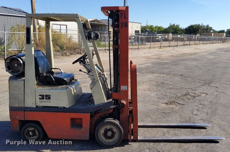 image for item DN6863 Nissan 35  forklift