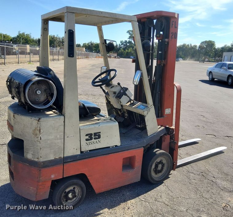 image for item DN6863 Nissan 35  forklift