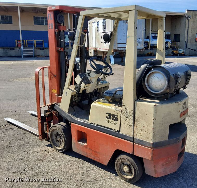 image for item DN6863 Nissan 35  forklift