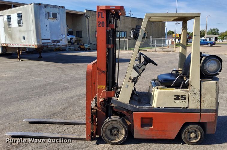 image for item DN6863 Nissan 35  forklift