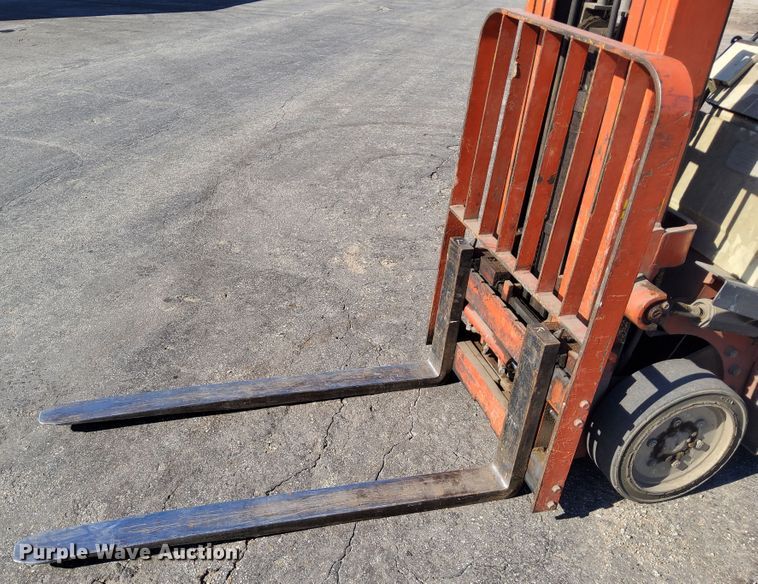 image for item DN6863 Nissan 35  forklift