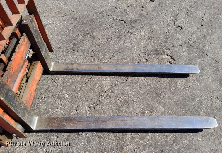 image for item DN6863 Nissan 35  forklift