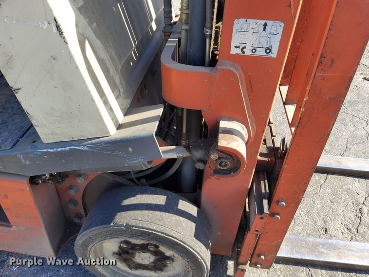 image for item DN6863 Nissan 35  forklift