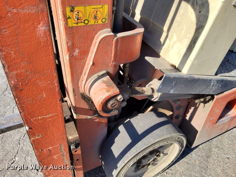 image for item DN6863 Nissan 35  forklift