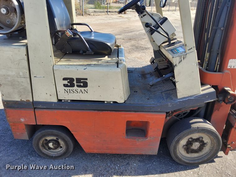 image for item DN6863 Nissan 35  forklift