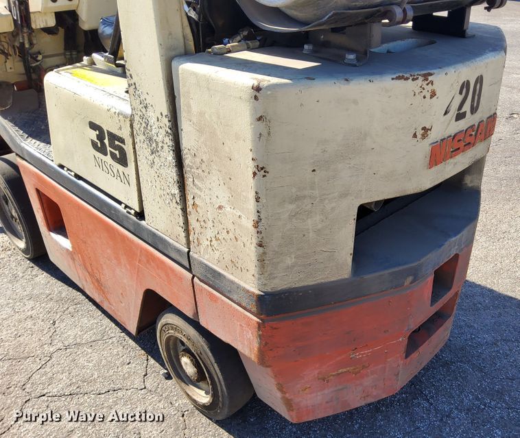 image for item DN6863 Nissan 35  forklift
