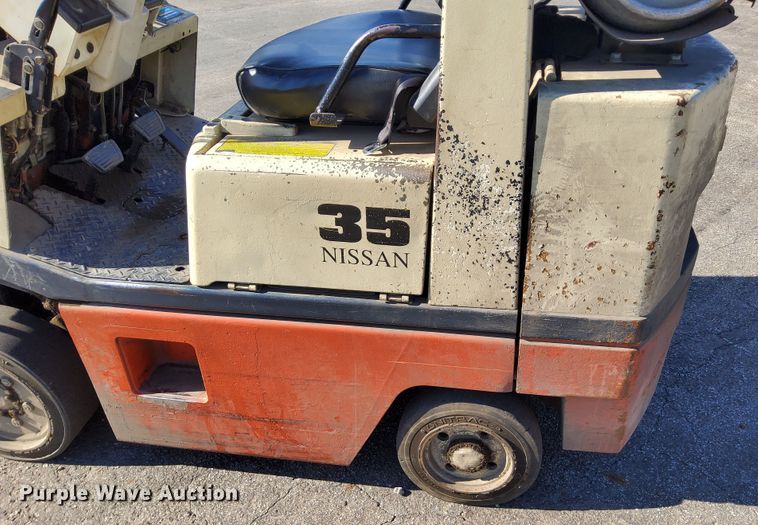 image for item DN6863 Nissan 35  forklift