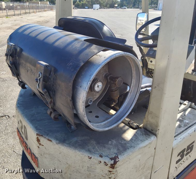 image for item DN6863 Nissan 35  forklift