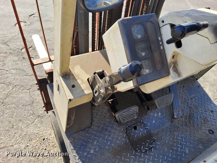 image for item DN6863 Nissan 35  forklift