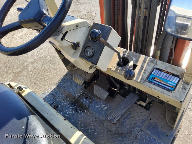 image for item DN6863 Nissan 35  forklift