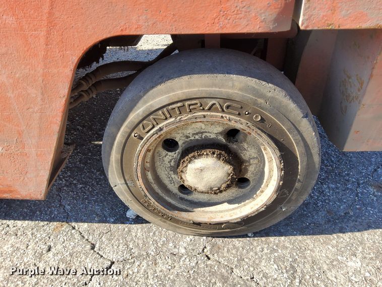 image for item DN6863 Nissan 35  forklift