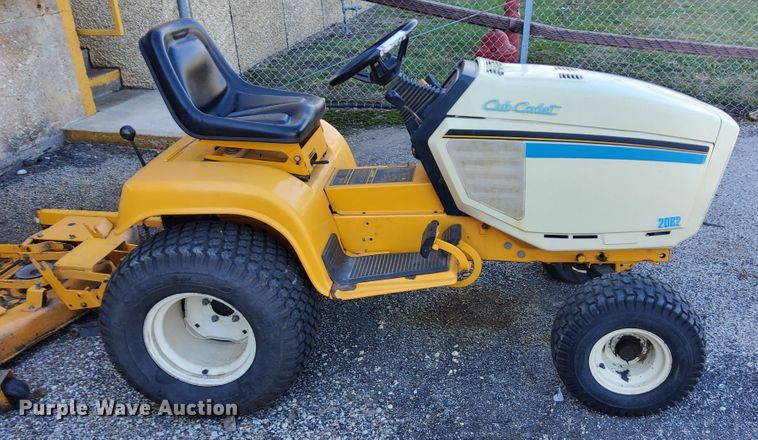 image for item DN6864 Cub Cadet 2082  tractor