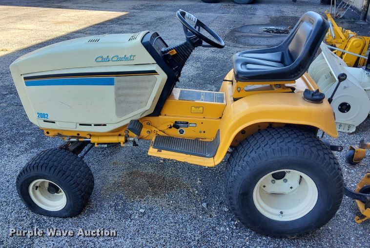 image for item DN6864 Cub Cadet 2082  tractor