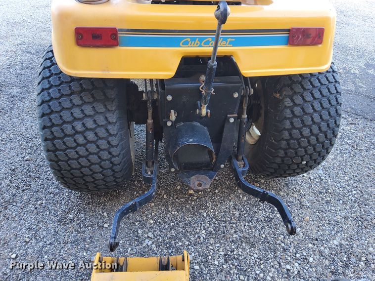image for item DN6864 Cub Cadet 2082  tractor