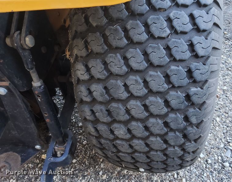 image for item DN6864 Cub Cadet 2082  tractor