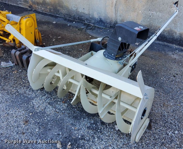 image for item DN6864 Cub Cadet 2082  tractor