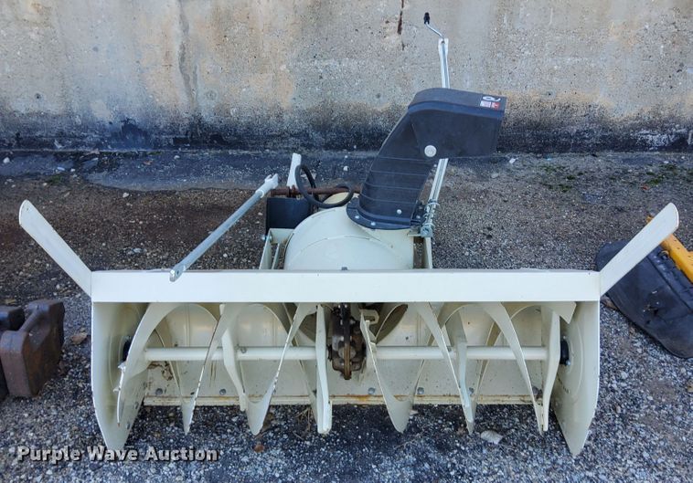 image for item DN6864 Cub Cadet 2082  tractor