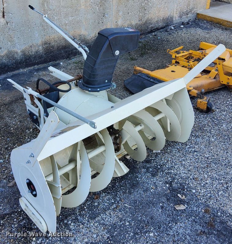 image for item DN6864 Cub Cadet 2082  tractor