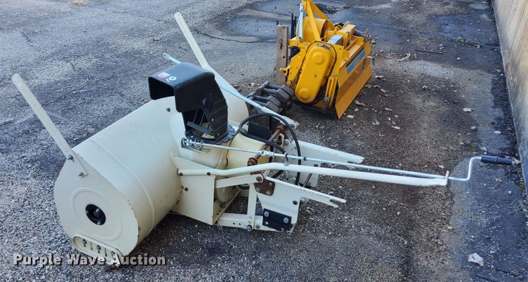 image for item DN6864 Cub Cadet 2082  tractor