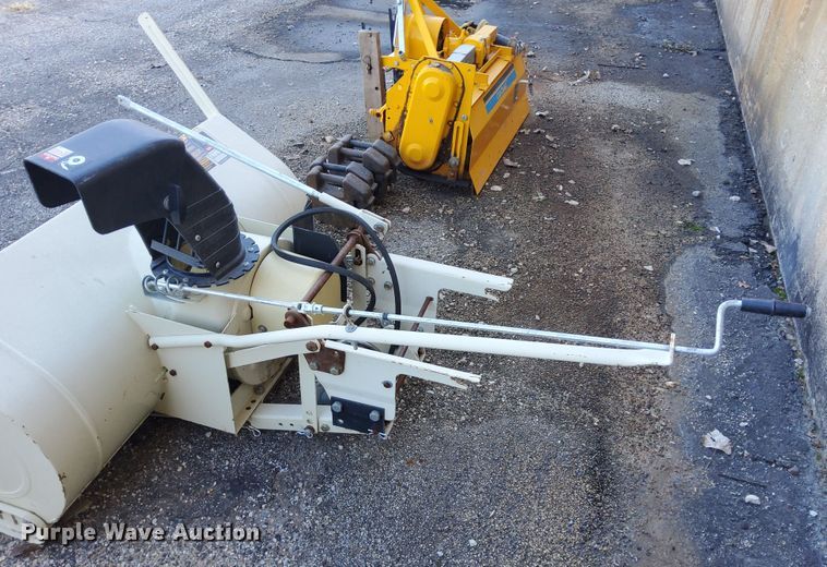 image for item DN6864 Cub Cadet 2082  tractor