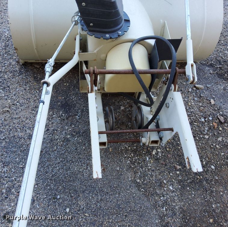 image for item DN6864 Cub Cadet 2082  tractor