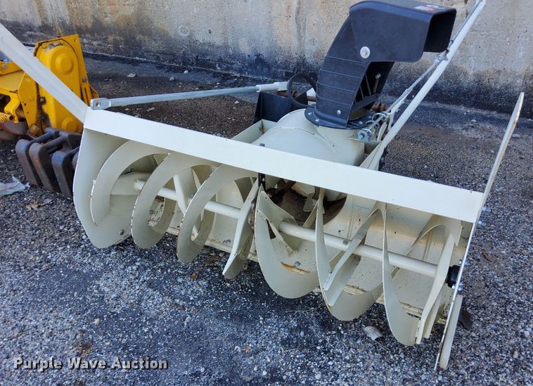 image for item DN6864 Cub Cadet 2082  tractor