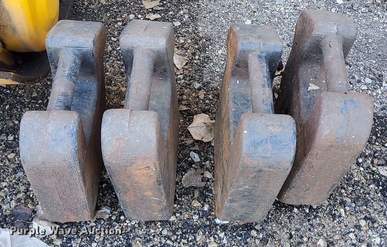 image for item DN6864 Cub Cadet 2082  tractor