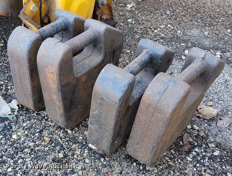 image for item DN6864 Cub Cadet 2082  tractor