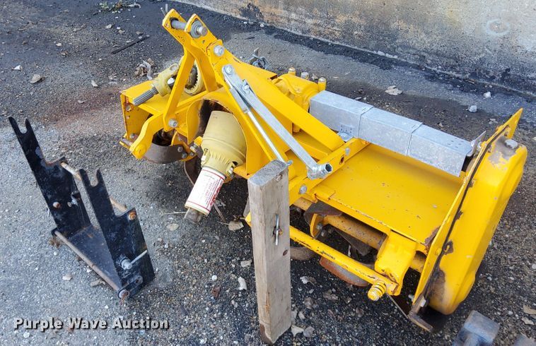 image for item DN6864 Cub Cadet 2082  tractor