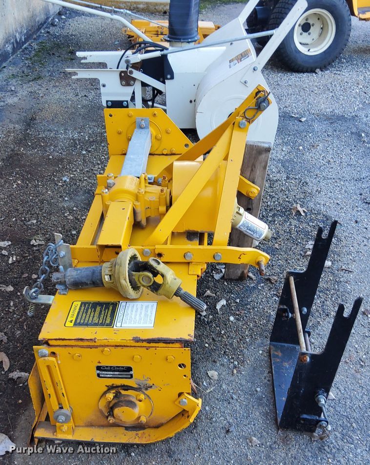 image for item DN6864 Cub Cadet 2082  tractor