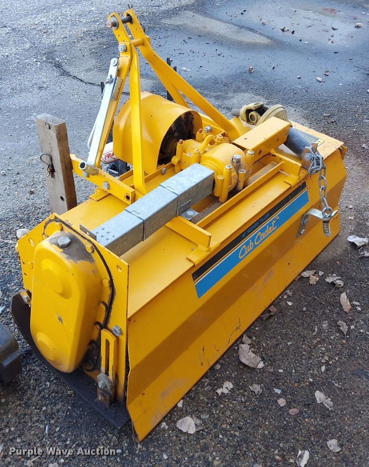 image for item DN6864 Cub Cadet 2082  tractor