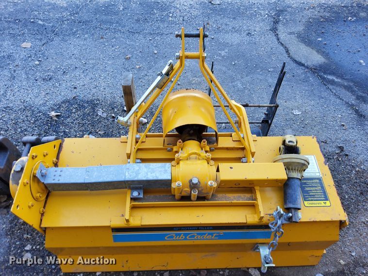 image for item DN6864 Cub Cadet 2082  tractor