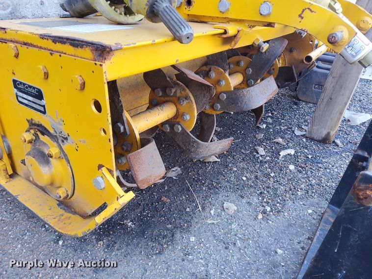 image for item DN6864 Cub Cadet 2082  tractor